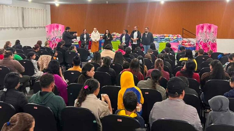 Entrega de mantas para crianças e famílias em situação de vulnerabilidade em Ivaiporã