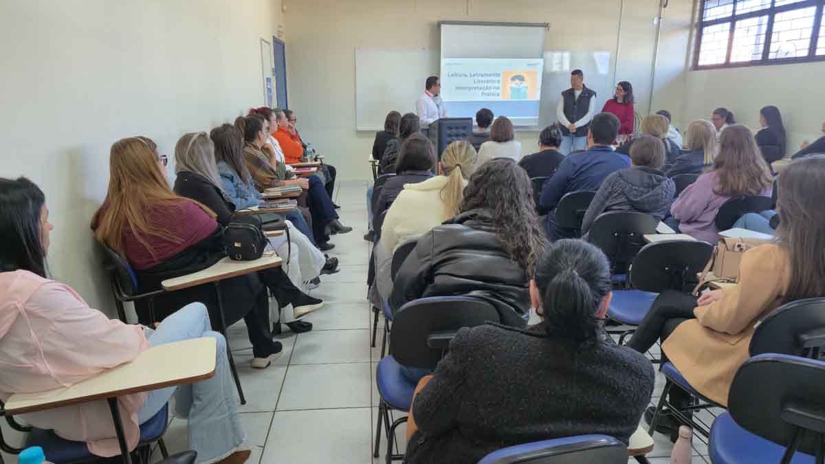 Fatec Ivaiporã recebe formação do NRE com foco na recomposição da aprendizagem nre-fatec-ivaipora (1)
