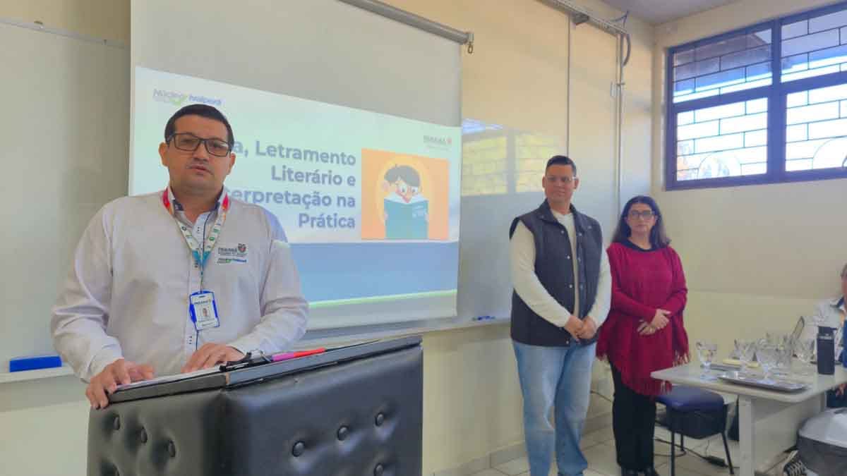 Formação promovida pelo NRE reúne professores na Fatec Ivaiporã