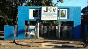 Colégio estadual após ocorrência envolvendo estudantes em Maringá.