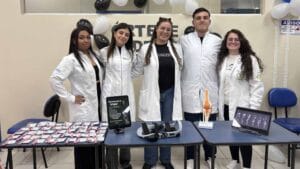 Acadêmicos de Fisioterapia da Fatec Ivaiporã desenvolveram uma órtese de joelho com impressão 3D, reduzindo custos e ampliando o acesso à reabilitação.