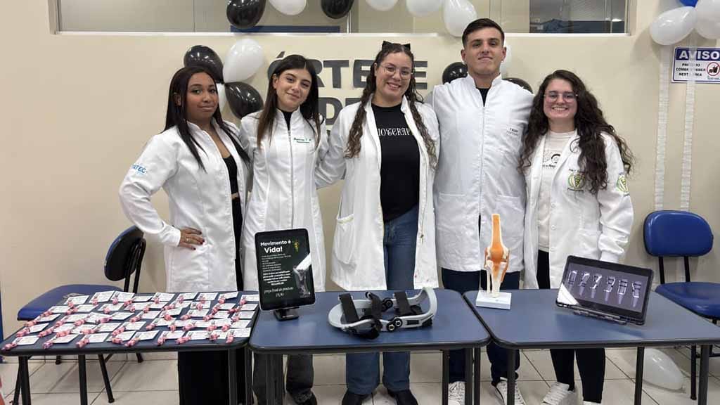Acadêmicos de Fisioterapia da Fatec Ivaiporã desenvolveram uma órtese de joelho com impressão 3D, reduzindo custos e ampliando o acesso à reabilitação.