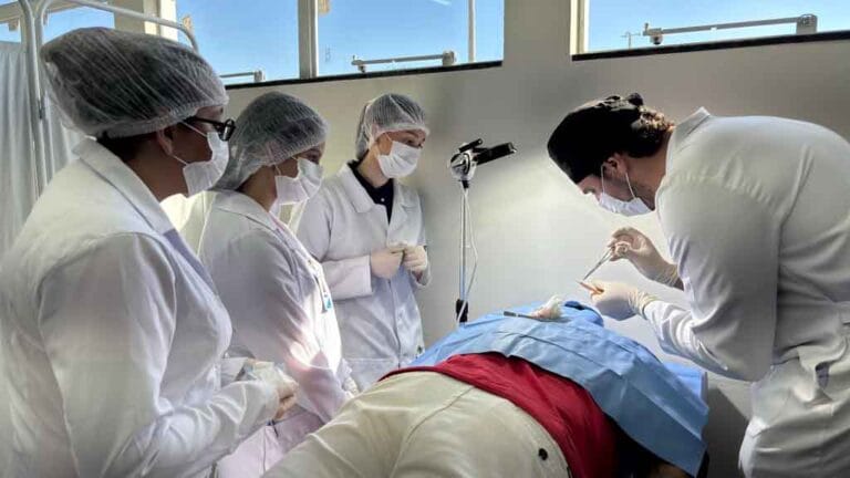 Curso de Medicina da Fatec Ivaiporã combina ensino teórico, atividades práticas, pesquisa e ações de extensão para a formação de futuros médicos