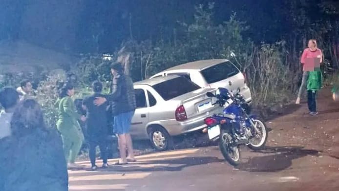 Veículos envolvidos em acidente no cruzamento das ruas Visconde do Rio Branco e Marechal Deodoro, em Ivaiporã