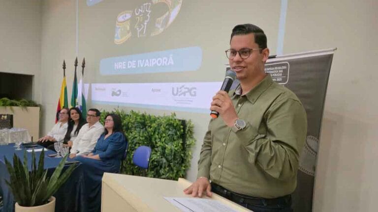 Cerimônia da 20ª OBMEP na Fatec Ivaiporã reuniu estudantes premiados, familiares, professores e autoridades da educação regional.