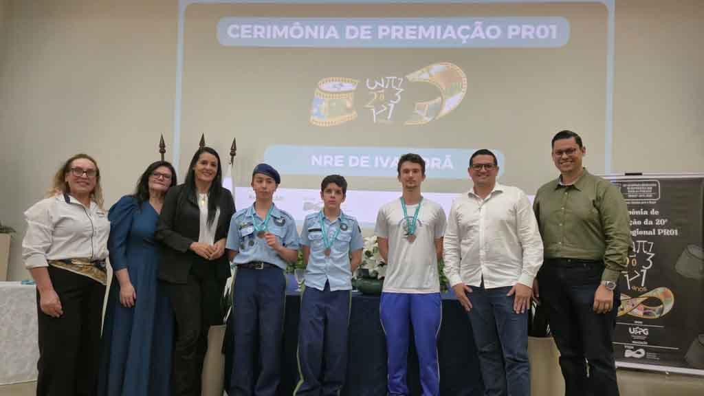 Cerimônia da OBMEP é realizada na Fatec Ivaiporã e diretor incentiva medalhistas seguirem estudando Cerimônia da 20ª OBMEP na Fatec Ivaiporã reuniu estudantes premiados, familiares, professores e autoridades da educação regional.