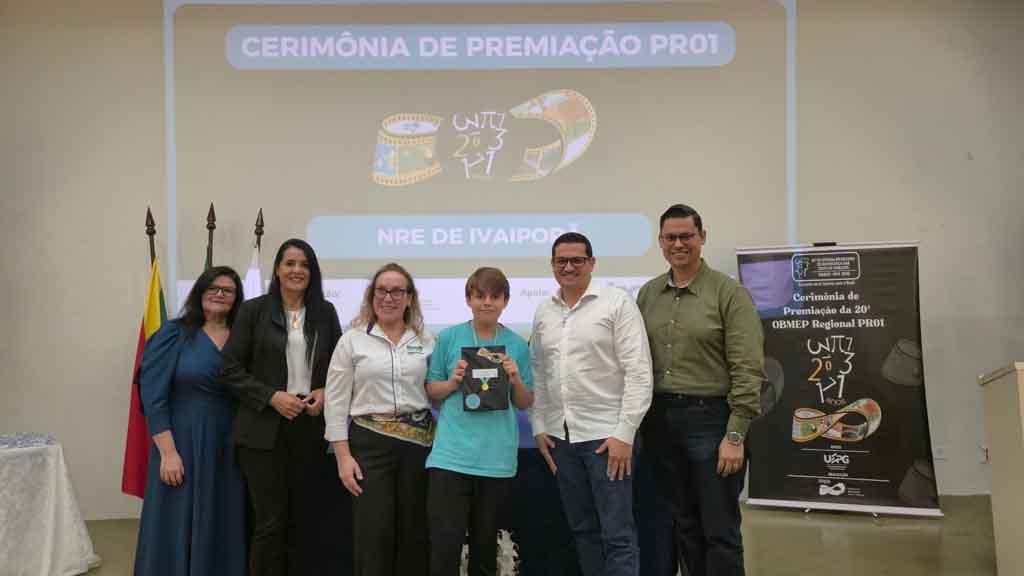 Cerimônia da OBMEP é realizada na Fatec Ivaiporã e diretor incentiva medalhistas seguirem estudando Cerimônia da 20ª OBMEP na Fatec Ivaiporã reuniu estudantes premiados, familiares, professores e autoridades da educação regional.