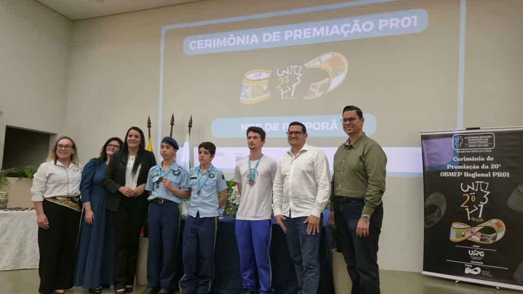 Cerimônia da OBMEP é realizada na Fatec Ivaiporã e diretor incentiva medalhistas seguirem estudando Cerimônia da 20ª OBMEP na Fatec Ivaiporã reuniu estudantes premiados, familiares, professores e autoridades da educação regional.