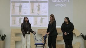 Placa Multifuncional Fisioterapêutica, equipamento voltado à reabilitação domiciliar que conquistou o segundo lugar em uma rodada de negócios.