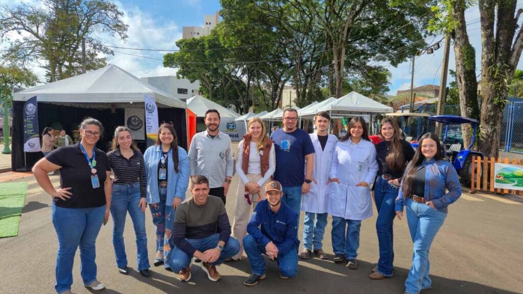 Fatec Ivaiporã participa da Feira de Negócios da Cooperfavi com cursos de Agronomia e Medicina Veterinária e atividades voltadas ao agro