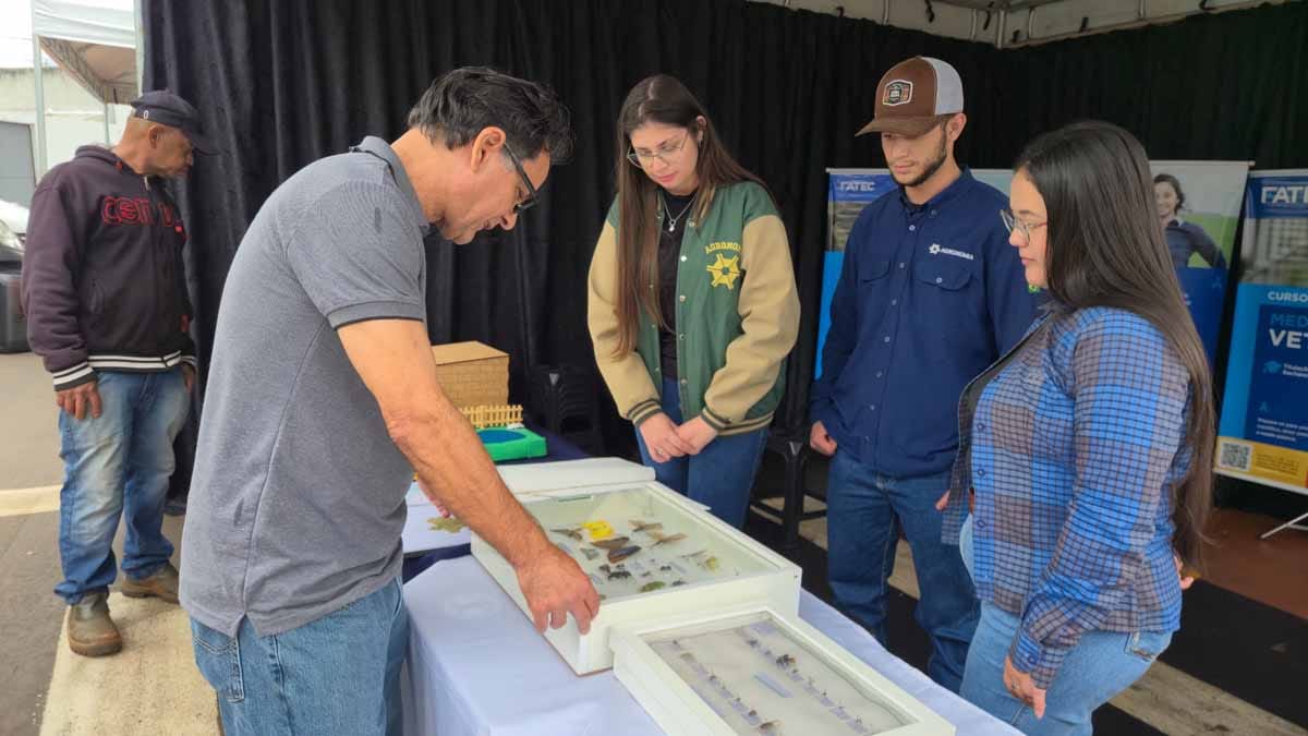 Fatec Ivaiporã apresenta cursos ligados ao agro na Feira de Negócios da Cooperfavi Fatec Ivaiporã participa da Feira de Negócios da Cooperfavi com cursos de Agronomia e Medicina Veterinária e atividades voltadas ao agro