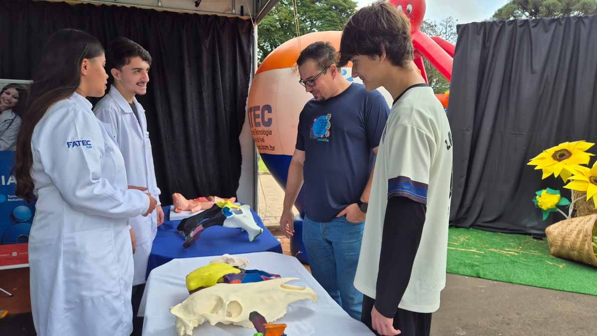 Fatec Ivaiporã apresenta cursos ligados ao agro na Feira de Negócios da Cooperfavi Fatec Ivaiporã participa da Feira de Negócios da Cooperfavi com cursos de Agronomia e Medicina Veterinária e atividades voltadas ao agro