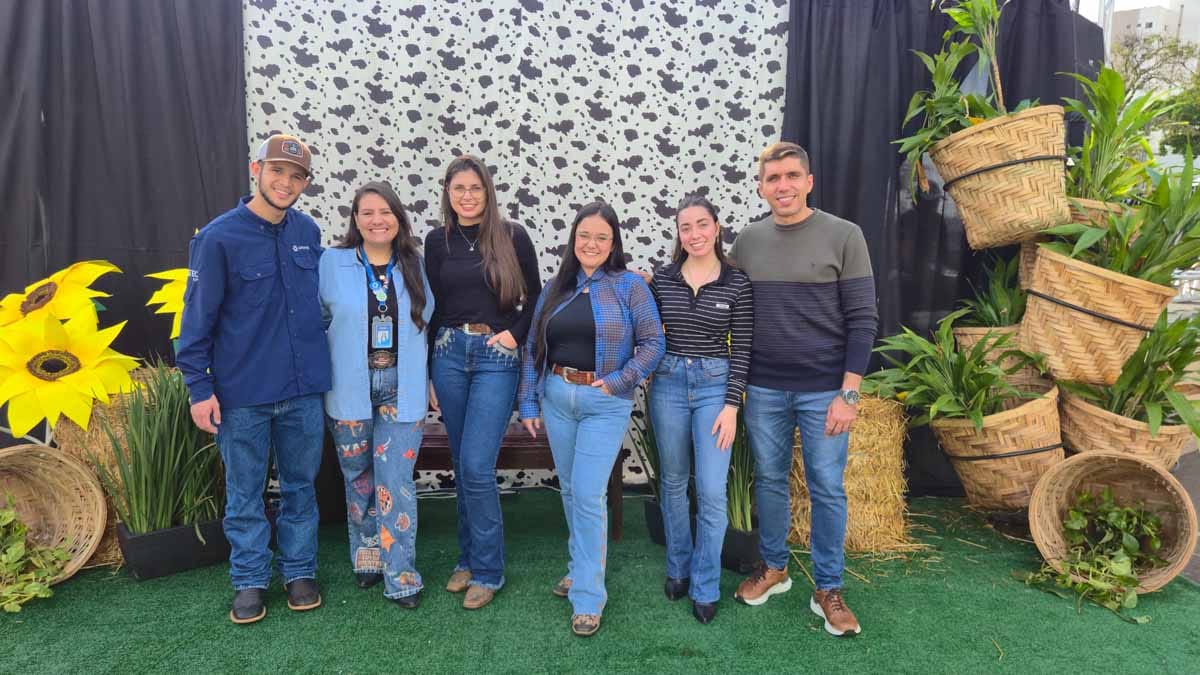 Fatec Ivaiporã apresenta cursos ligados ao agro na Feira de Negócios da Cooperfavi Fatec Ivaiporã participa da Feira de Negócios da Cooperfavi com cursos de Agronomia e Medicina Veterinária e atividades voltadas ao agro