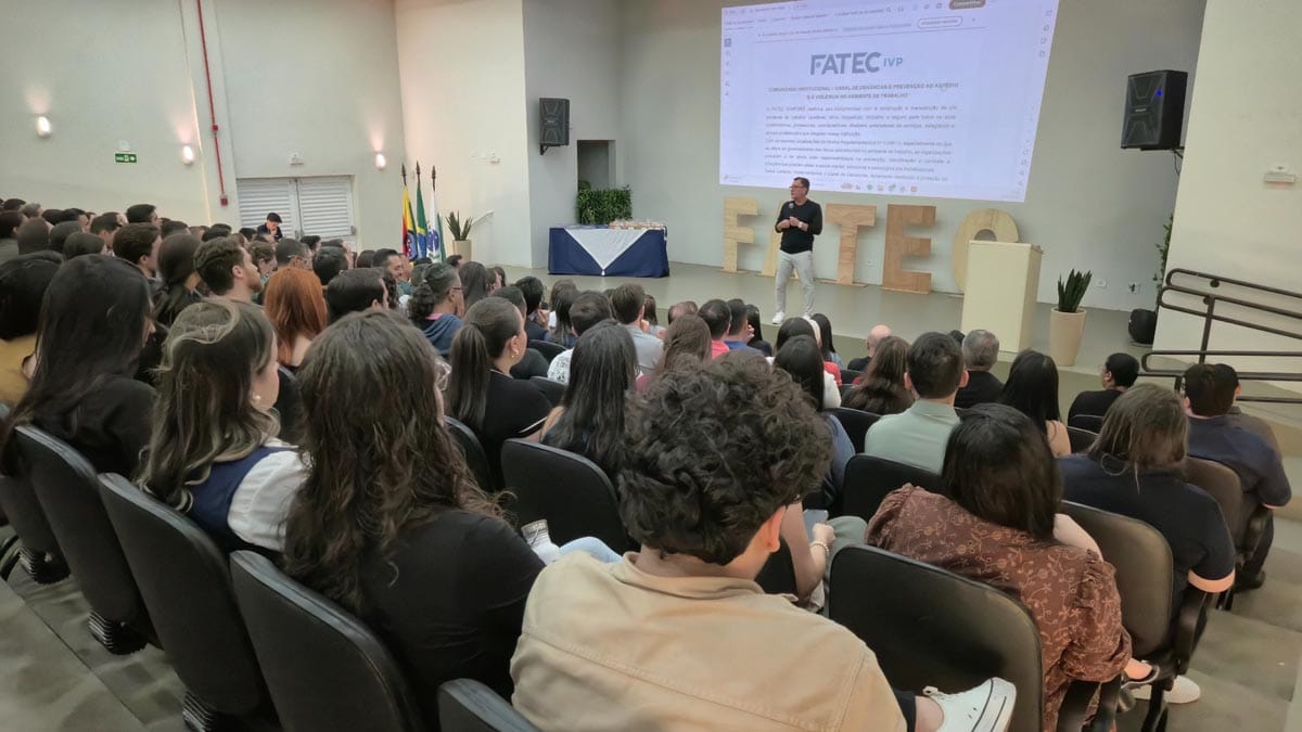 Fatec Ivaiporã prepara professores para diferentes perfis de aprendizagem Formação na Fatec Ivaiporã abordou inclusão, acessibilidade e estratégias pedagógicas para atender diferentes perfis de aprendizagem