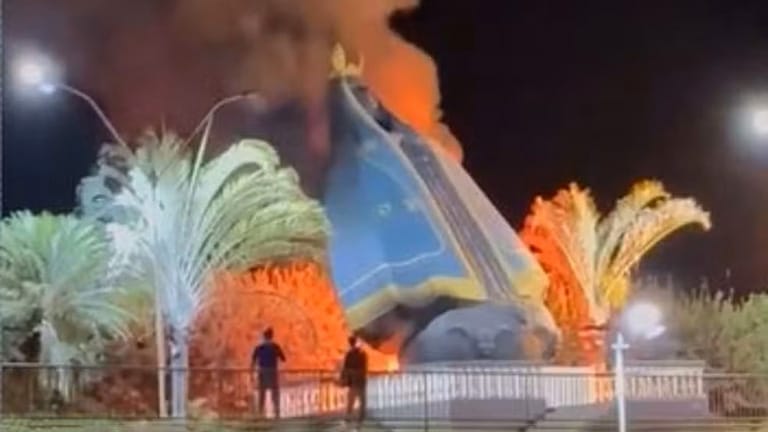 Monumento de Nossa Senhora Aparecida é atingido por incêndio durante a noite em Nerópolis, na Região Metropolitana de Goiânia.