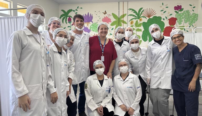 Medicina na Fatec Ivaiporã inclui formação prática e rede de saúde integrada ao ensino Acadêmicos do curso de Medicina da Fatec Ivaiporã durante atividade prática em laboratório de habilidades clínicas