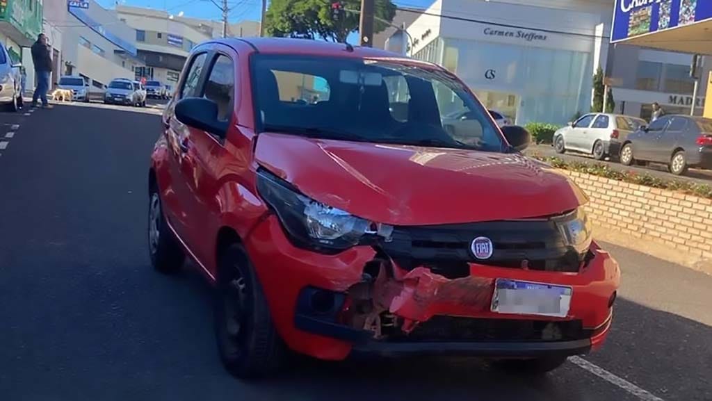 Acidente de trânsito em Ivaiporã termina com caminhonete em lanchonete mobi acidente ivaipora