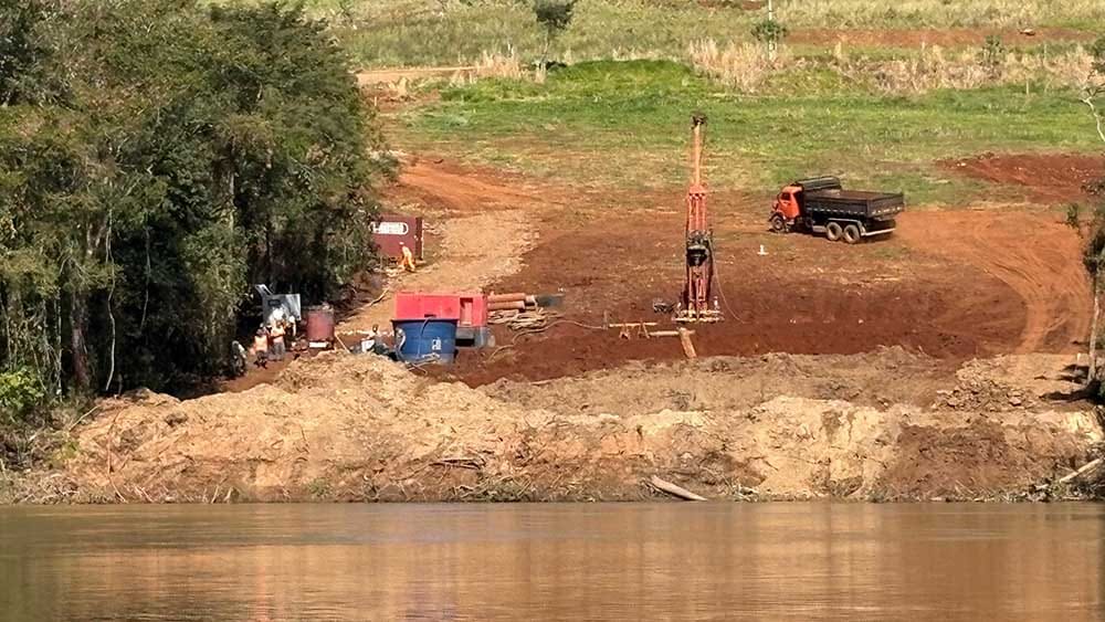 Ivan Maldonado / Notícias Online Obras de fundação da ponte sobre o Rio Ivaí entre Jardim Alegre e Grandes Rios em andamento.