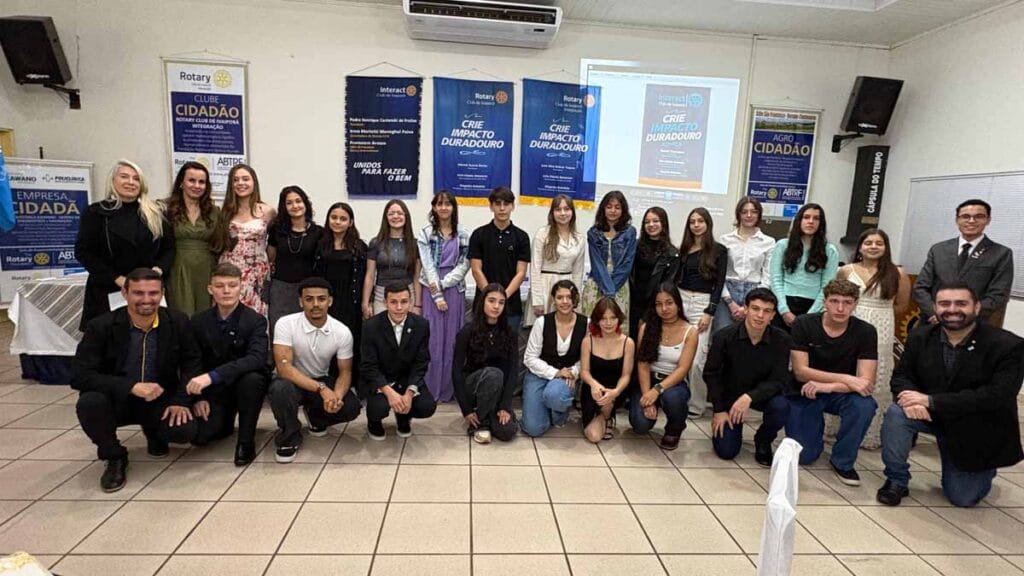 Interact Club de Ivaiporã empossa nova diretoria e 11 novos integrantes Nova diretoria do Interact Club de Ivaiporã toma posse durante cerimônia realizada pelo Rotary Club Ivaiporã na Casa da Amizade