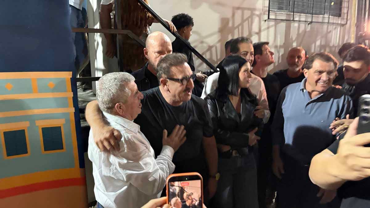 Ratinho prestigia Arraiá da KRD, que lança novos equipamentos em Jardim Alegre Ratinho visita o Arraiá da KRD Equipamentos em Jardim Alegre durante evento de lançamento de novos equipamentos e apresentação da Recix.