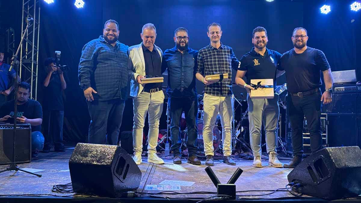 Ratinho prestigia Arraiá da KRD, que lança novos equipamentos em Jardim Alegre Ratinho visita o Arraiá da KRD Equipamentos em Jardim Alegre durante evento de lançamento de novos equipamentos e apresentação da Recix.