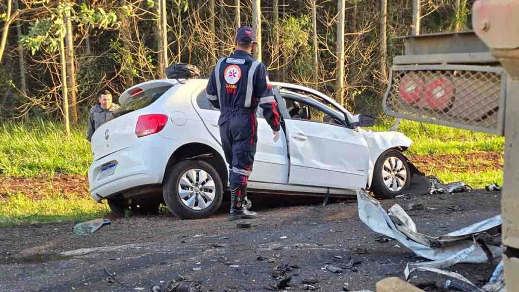 Grave acidente na PR-272 entre Faxinal e Mauá da Serra deixa dois jovens mortos