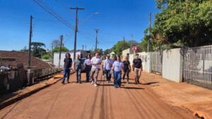Acadêmicos dos cursos de Arquitetura e Engenharia Civil da Fatec Ivaiporã realizam levantamento na Vila Monte Castelo.