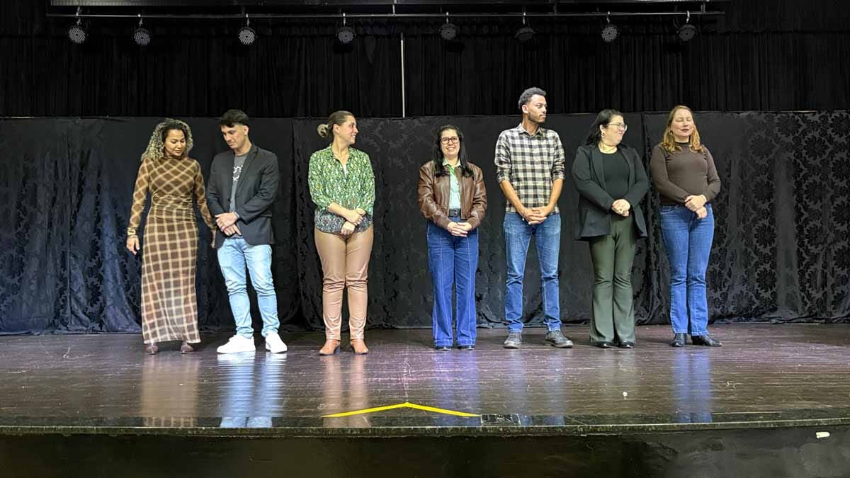 Bons Olhos Paraná entrega 269 óculos gratuitos em Ivaiporã Estudantes recebem óculos gratuitos do programa Bons Olhos Paraná em Ivaiporã
