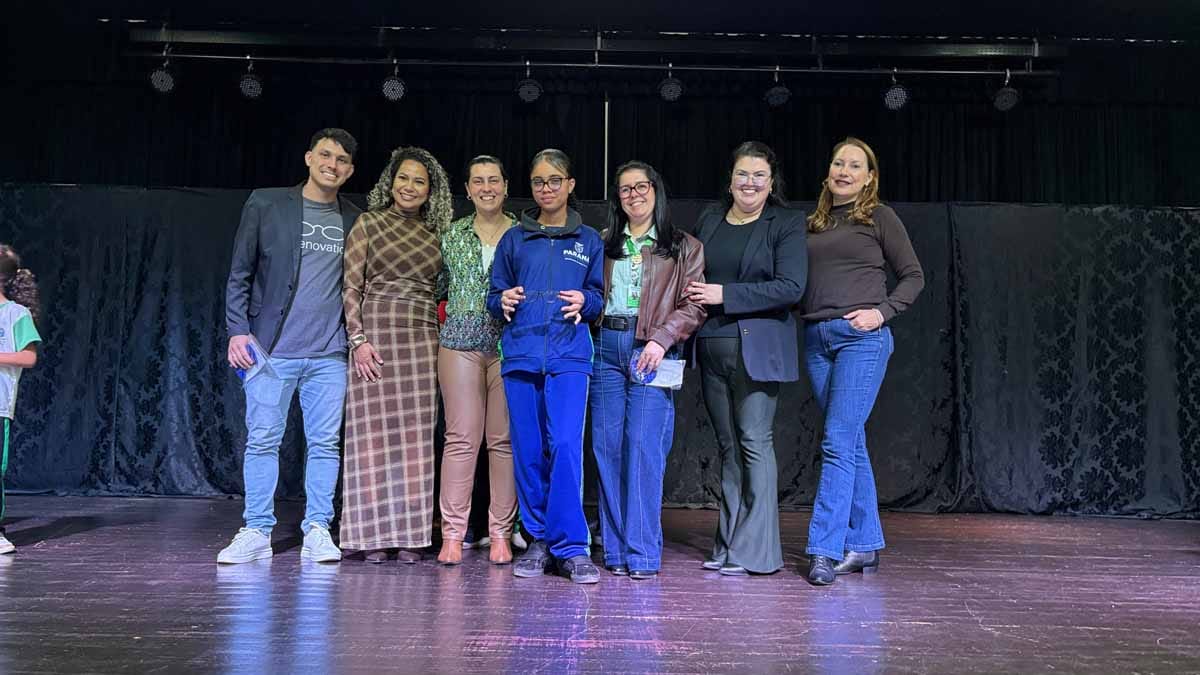 Bons Olhos Paraná entrega 269 óculos gratuitos em Ivaiporã Estudantes recebem óculos gratuitos do programa Bons Olhos Paraná em Ivaiporã