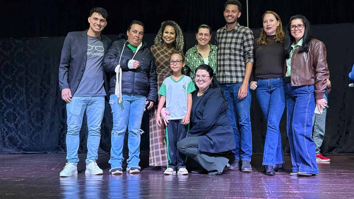 Bons Olhos Paraná entrega 269 óculos gratuitos em Ivaiporã Estudantes recebem óculos gratuitos do programa Bons Olhos Paraná em Ivaiporã
