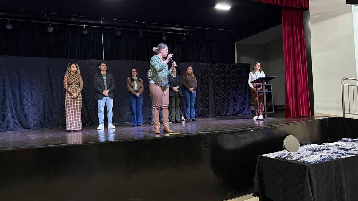 Bons Olhos Paraná entrega 269 óculos gratuitos em Ivaiporã Estudantes recebem óculos gratuitos do programa Bons Olhos Paraná em Ivaiporã