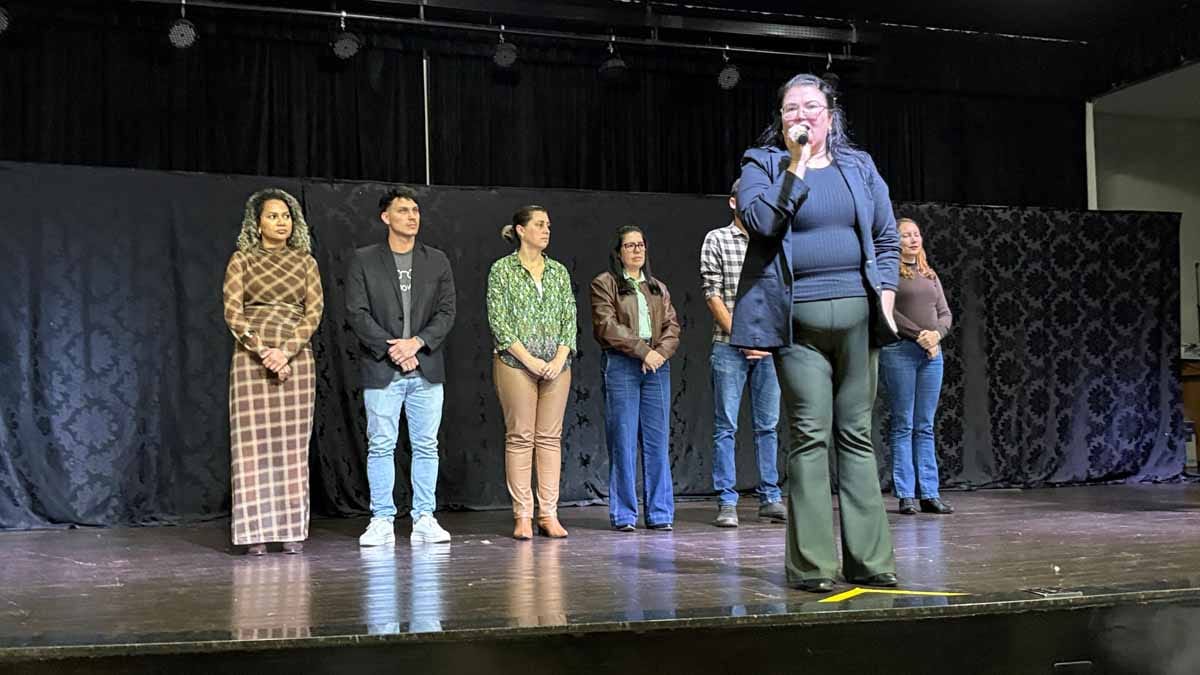 Bons Olhos Paraná entrega 269 óculos gratuitos em Ivaiporã Estudantes recebem óculos gratuitos do programa Bons Olhos Paraná em Ivaiporã