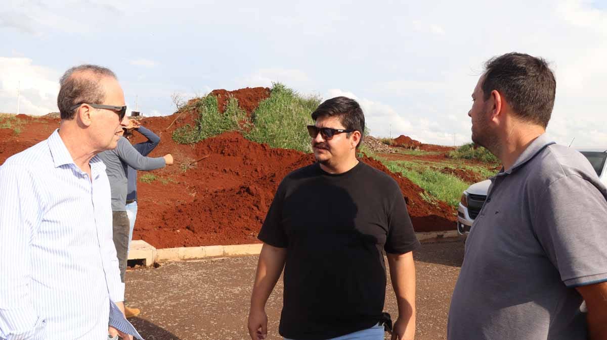 Após licença, Carlos Gil retoma agenda e acompanha obras em Ivaiporã carlos-gil-atividades (3)