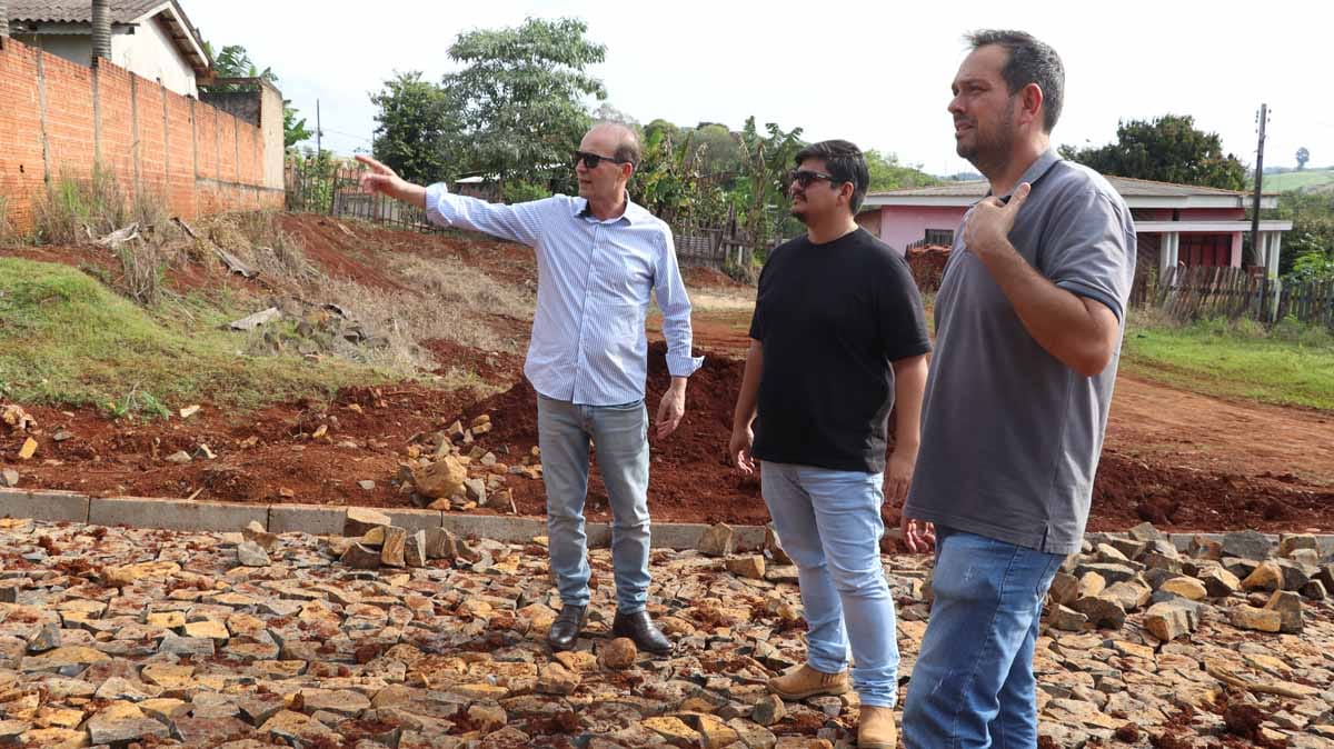 Carlos Gil acompanhou obras e projetos que estão em andamento ou serão implantados em Ivaiporã.