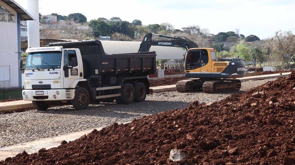 Após licença, Carlos Gil retoma agenda e acompanha obras em Ivaiporã carlos-gil-atividades (7)