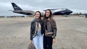 Marcela Cruz e Jaqueline Pereira, acadêmicas de Medicina da Fatec Ivaiporã, participam de congresso na Argentina.