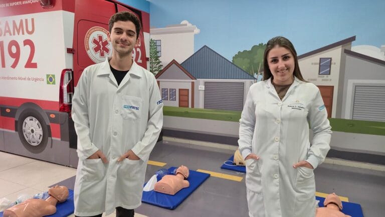 Acadêmicos da Fatec Ivaiporã apresentam pesquisas científicas durante congresso de estudantes de Medicina em Belo Horizonte