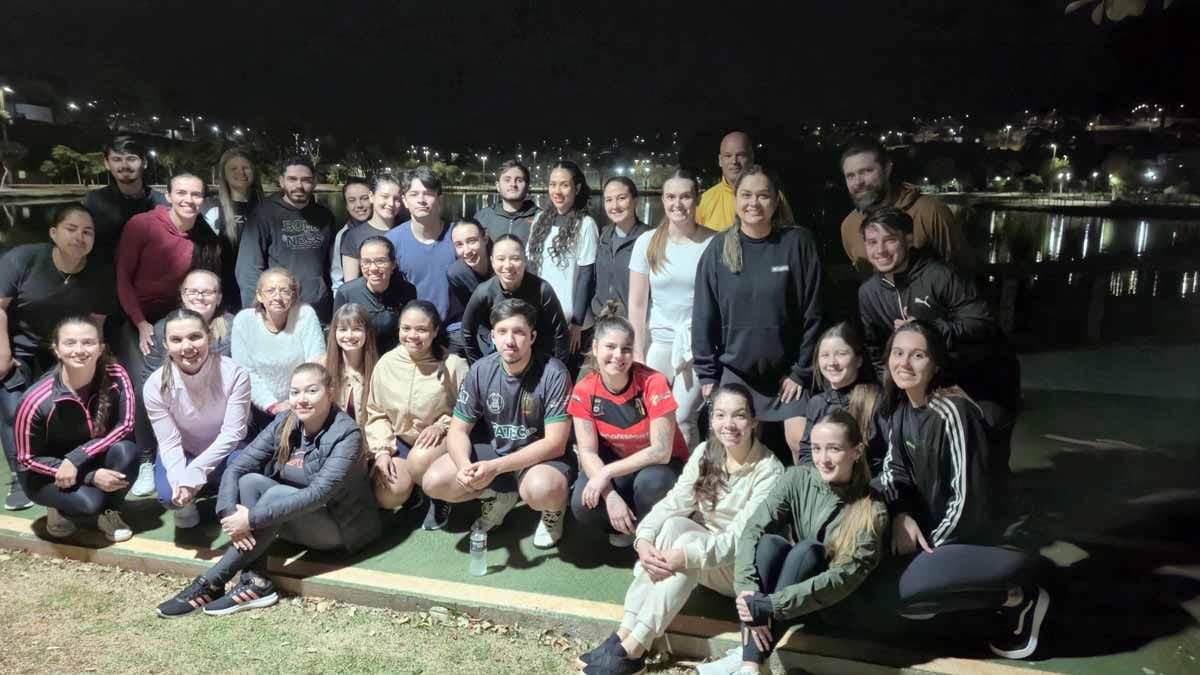 Ivan Maldonado / Notícias Online Acadêmicos de Fisioterapia da Fatec Ivaiporã analisam a biomecânica da corrida no Jardim Botânico.