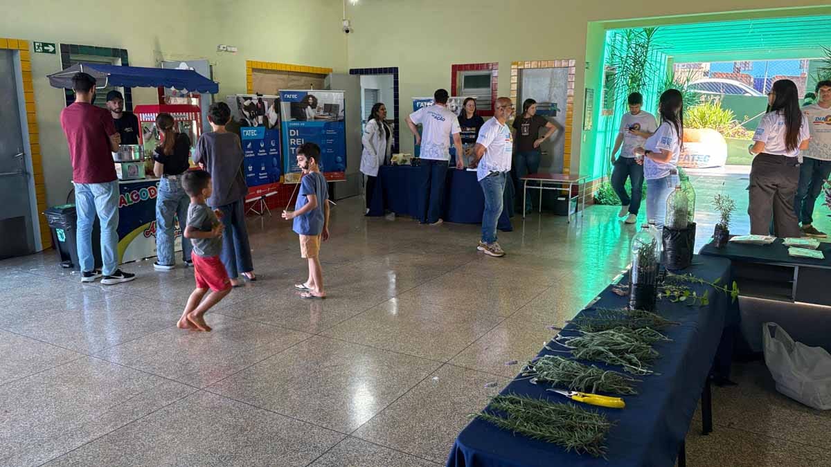 Fatec Ivaiporã realiza primeiro “Dia D – Extensão em Ação” e planeja novas edições no Vale do Ivaí Professores e alunos dos 17 cursos da Fatec Ivaiporã participaram do primeiro Dia D Fatec – Extensão em Ação