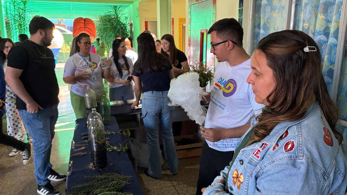 Fatec Ivaiporã realiza primeiro “Dia D – Extensão em Ação” e planeja novas edições no Vale do Ivaí Professores e alunos dos 17 cursos da Fatec Ivaiporã participaram do primeiro Dia D Fatec – Extensão em Ação