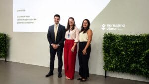 Advogados Rafaela Costa e Rafael Siquerolo durante palestras da Semana Jurídica da Fatec Ivaiporã