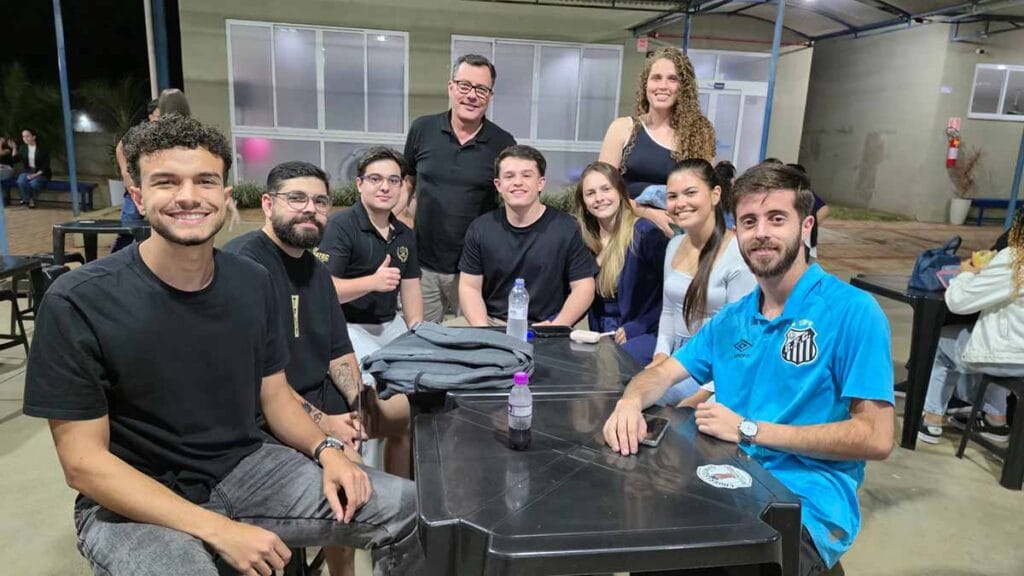 Estudantes reunidos no campus da Fatec Ivaiporã durante atividade acadêmica do segundo semestre de 2026.