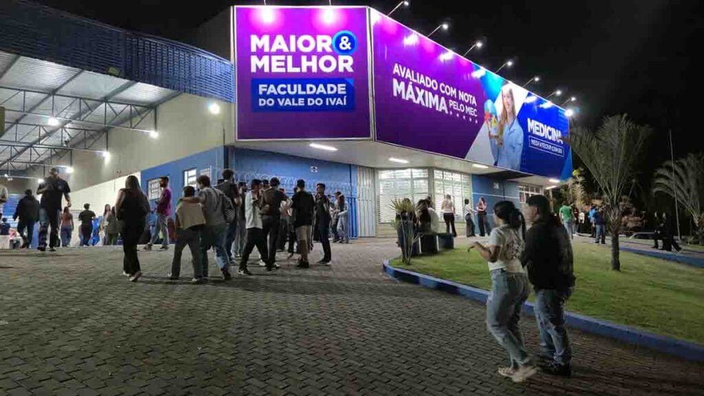 Estudantes reunidos no campus da Fatec Ivaiporã durante atividade acadêmica do segundo semestre de 2026.