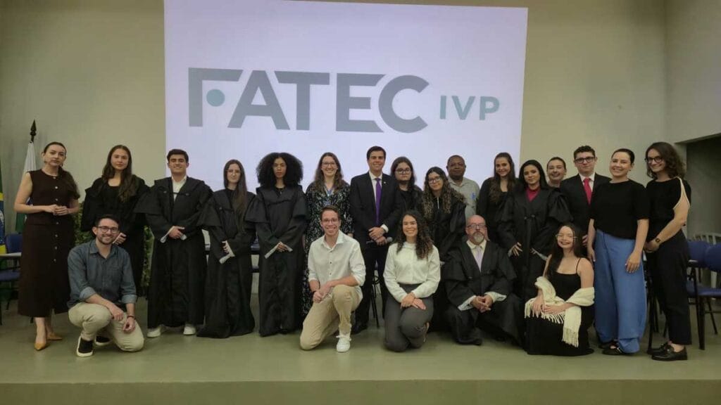 Curso de Direito da Fatec Ivaiporã encerra Semana Jurídica com júri simulado cadêmicos do curso de Direito da Fatec Ivaiporã participaram de júri simulado durante o encerramento da Semana Jurídica