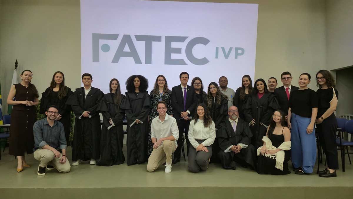 cadêmicos do curso de Direito da Fatec Ivaiporã participaram de júri simulado durante o encerramento da Semana Jurídica