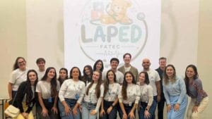 Liga de Pediatria da Fatec Ivaiporã reuniu pais, familiares e cuidadores para orientações sobre alimentação infantil e primeiros socorros.