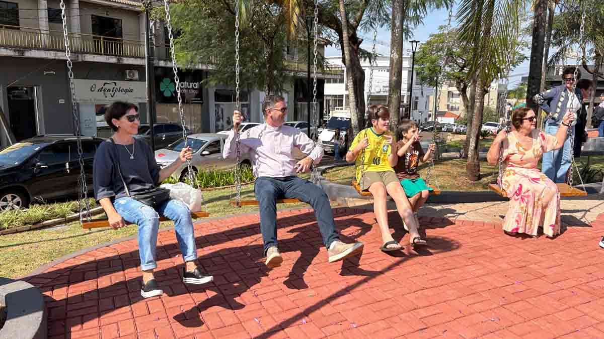 Prefeitura de Ivaiporã inaugura revitalização da Praça Mário Moreira Bonfim Praça Mário Moreira Bonfim recebeu melhorias na estrutura, iluminação, paisagismo e mobiliário.