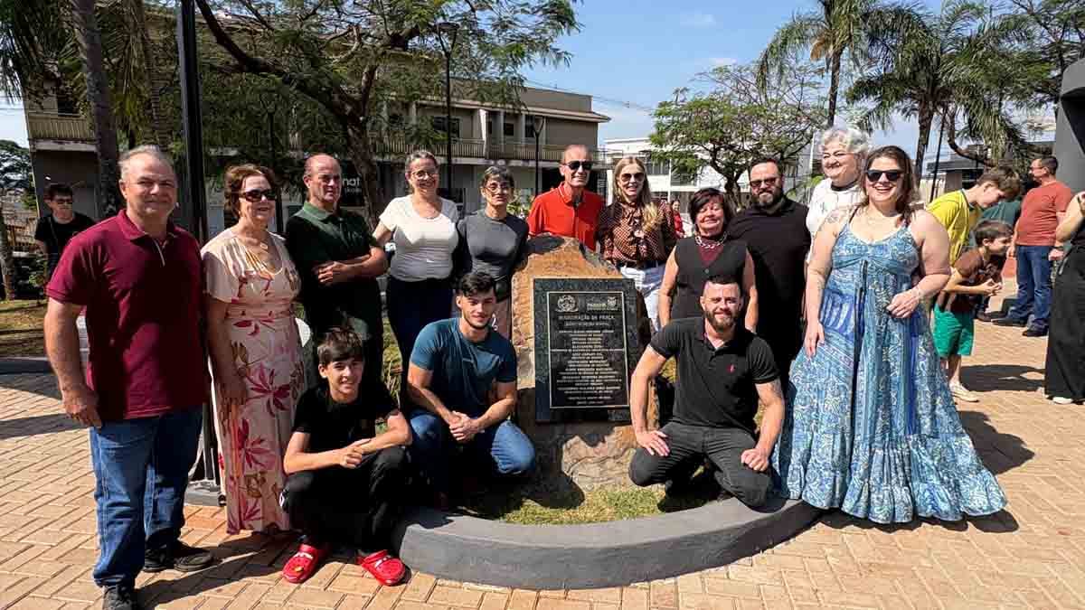 Prefeitura de Ivaiporã inaugura revitalização da Praça Mário Moreira Bonfim Praça Mário Moreira Bonfim recebeu melhorias na estrutura, iluminação, paisagismo e mobiliário.