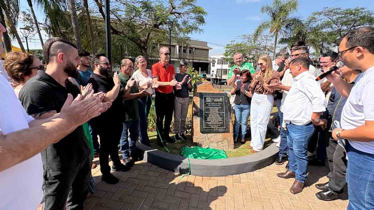 Prefeitura de Ivaiporã inaugura revitalização da Praça Mário Moreira Bonfim Praça Mário Moreira Bonfim recebeu melhorias na estrutura, iluminação, paisagismo e mobiliário.