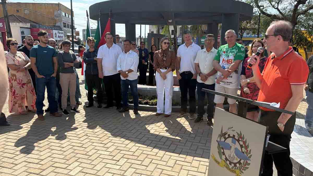 Prefeitura de Ivaiporã inaugura revitalização da Praça Mário Moreira Bonfim Praça Mário Moreira Bonfim recebeu melhorias na estrutura, iluminação, paisagismo e mobiliário.